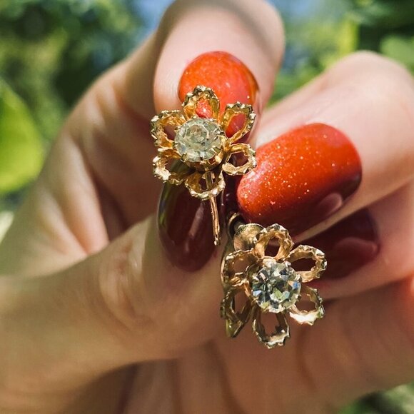 Vintage Gold Tone Heart Hoop Flower Rhinestone Screw Back Earrings - Picture 1 of 4